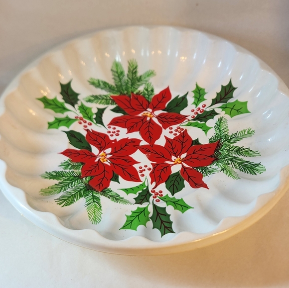 Retro White Round Plastic Red Poinsettia Christmas Cookie Tray - Picture 2 of 8